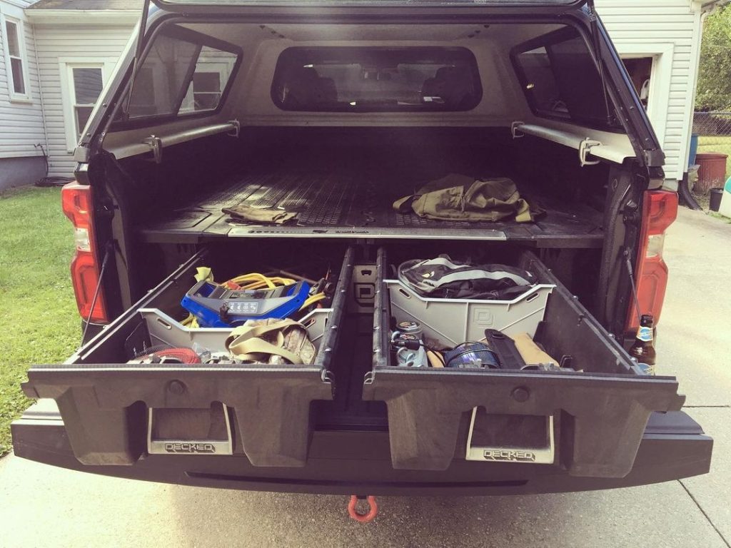 From Flat Tires to SHTF: Building a Vehicle Emergency Kit